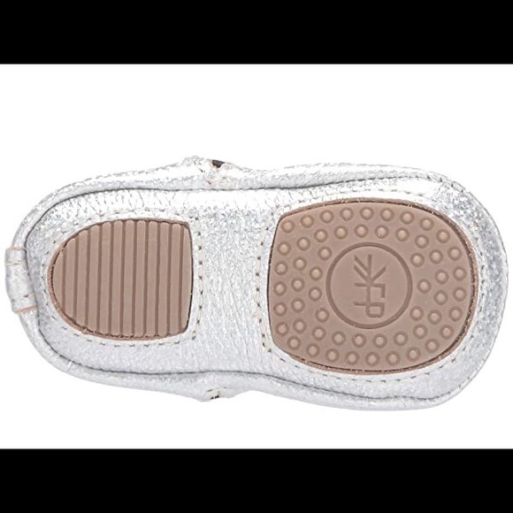 NIB! FRESHLY PICKED Mini Sole Silver Chelsea Boots - Picture 5 of 7